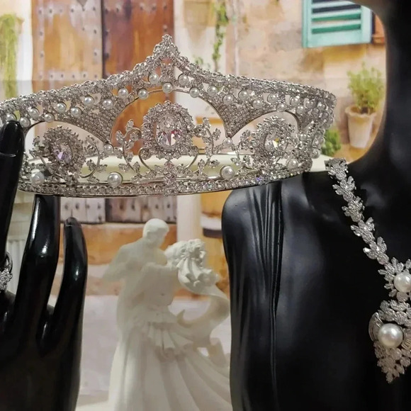 7pc. Tiara Bridal set.  ( Your choice of Necklace Sets ) See last 2 pictures - Picture 2 of 16